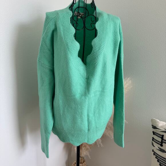 ee:some Mint Green Scalloped V-Neck Pullover Sweater M/L - Picture 1 of 9